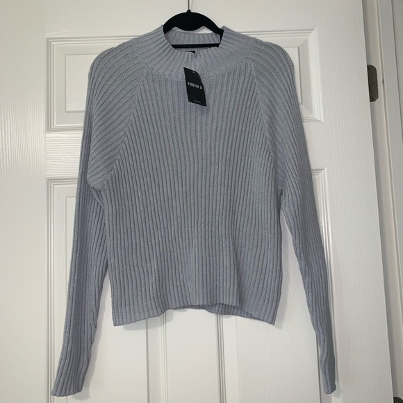 Forever 21 Sweaters - Forever 21 Turtle Neck Top